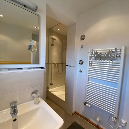 波罗的海和梅尔度假屋 公寓 *