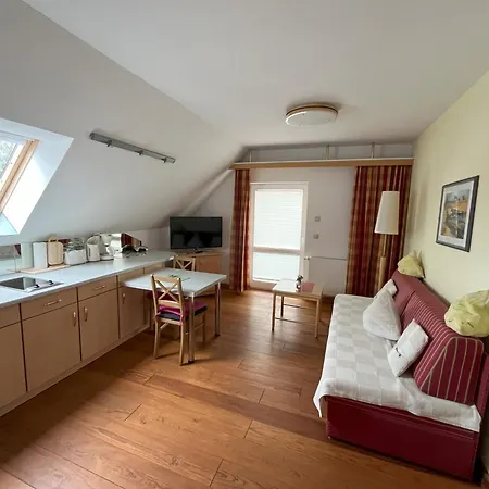 波罗的海和梅尔度假屋 公寓 *