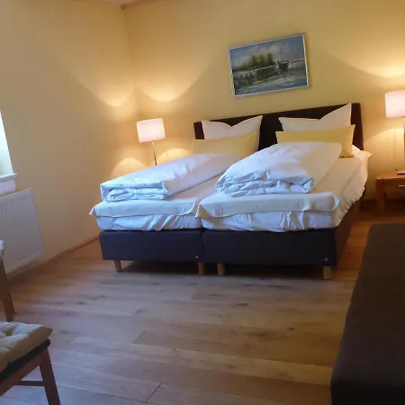 波罗的海和梅尔度假屋 公寓 *